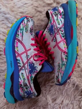 WOMEN'S ASICS GEL-NIMBUS 24 CI Tropical- Sz 7.5